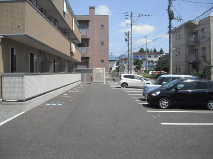 スリー・スター Ⅴ号館 Ｂの駐車場|駐車場