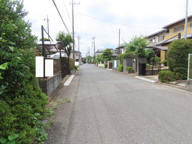 鶴ヶ島市松ヶ丘売地の前面道路含む現地写真