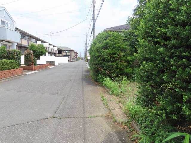 鶴ヶ島市松ヶ丘売地の前面道路含む現地写真
