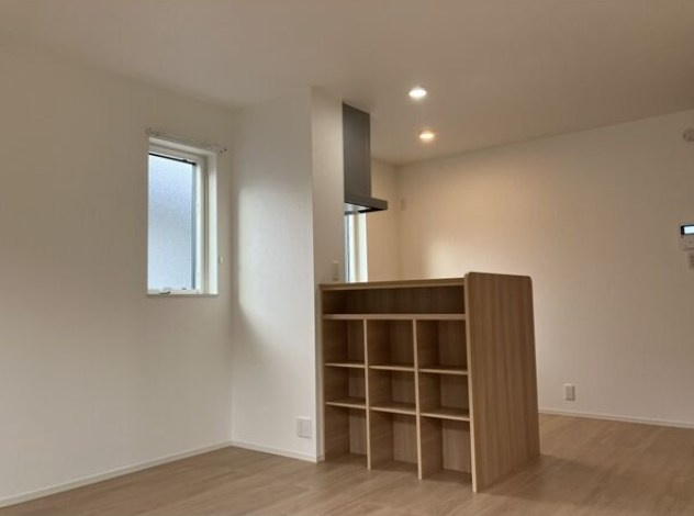 グレイス長岡京の居間・リビング|南向きリビング。12帖以上の広さと大容量クローゼット完備
