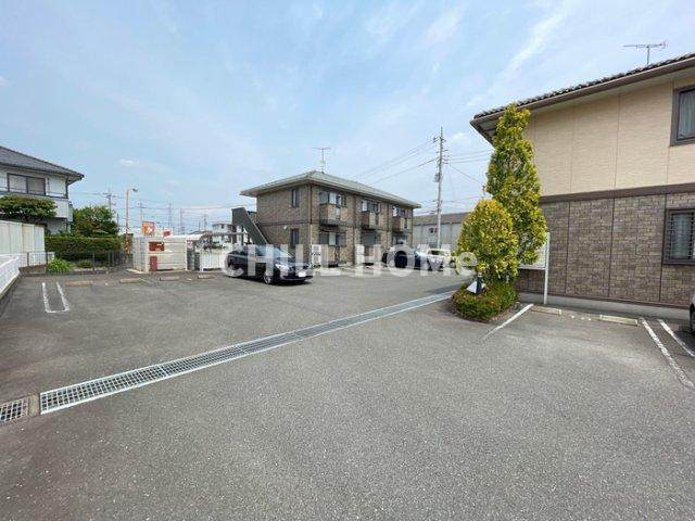 リジエール　の駐車場|当社、チルホームのHPもご覧ください(^^)/物件情報多数♪