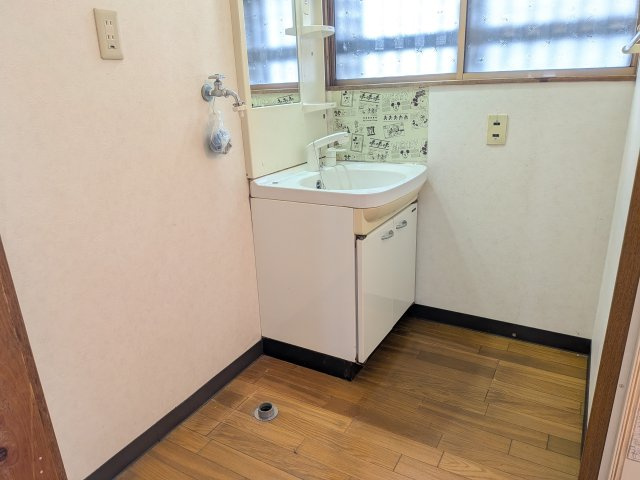 熊谷四丁目15番83号（A-26）の独立洗面台