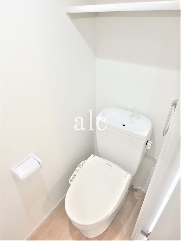 中野区野方６丁目のアパートのトイレ|ゆったりとした空間のトイレです
