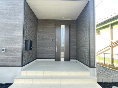 【玄関】 | 新築建売　アーネストワン　原口町　4SLDK　　③号棟　 | 現在建築中のため、類似物件のご案内が可能です。（参考画像）