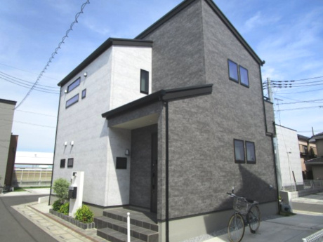 北本市宮内１丁目　中古戸建の前面道路含む現地写真