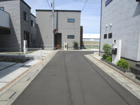 北本市宮内１丁目　中古戸建の前面道路含む現地写真