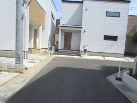 北本市宮内１丁目　中古戸建の前面道路含む現地写真