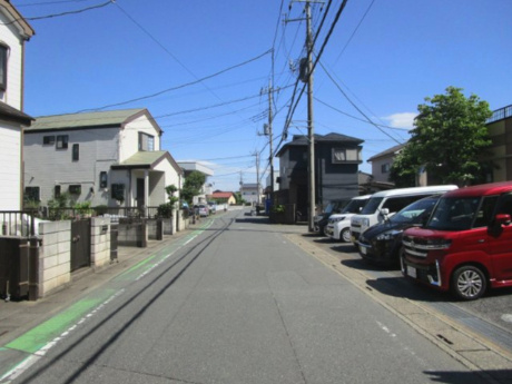 北本市中丸４丁目　中古戸建の前面道路含む現地写真