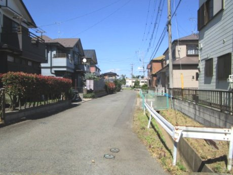 北本市中丸４丁目　中古戸建の前面道路含む現地写真