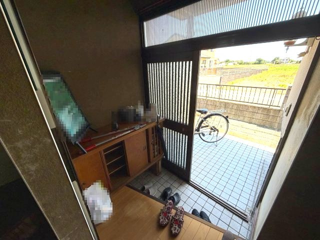 【玄関】 | 太田市新田早川町　一種低層住居地域に位置　5DK