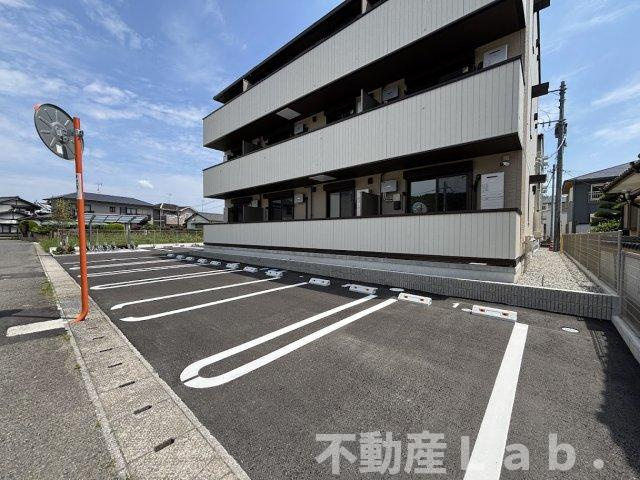 ベルイール　B棟の駐車場