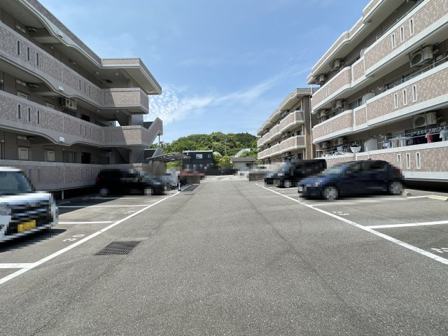 ガーデンハイツ永野Ⅲ B棟の駐車場