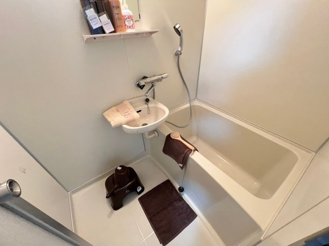 エントランス向陽の浴室