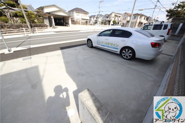 レリアコートの駐車場
