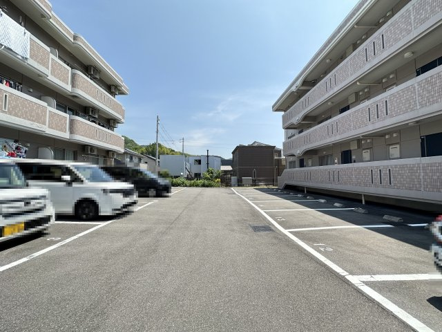 ガーデンハイツ永野Ⅲ A棟の駐車場