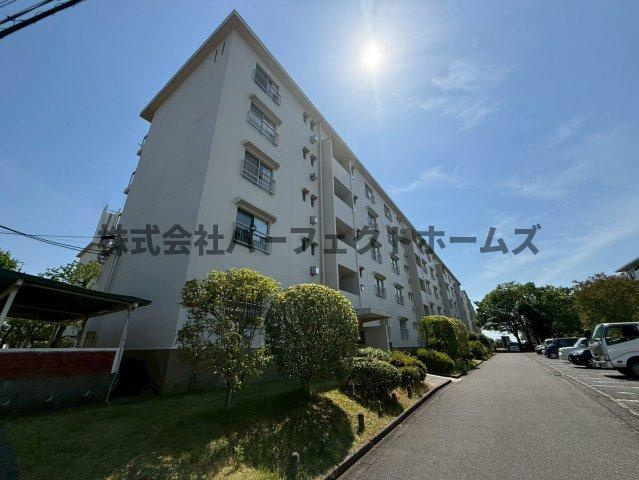 山田池住宅11号棟の周辺