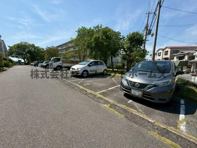 山田池住宅11号棟の駐車場|駐車場です