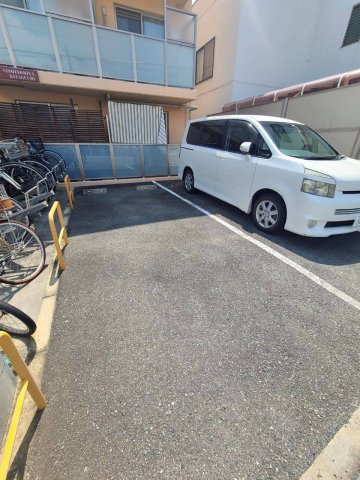 クラウド西宮北口の駐車場