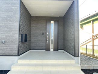【玄関】 | 新築建売　アーネストワン　原口町　4LDK　　4号棟　 | 現在建築中のため、類似物件のご案内が可能です。（参考画像）