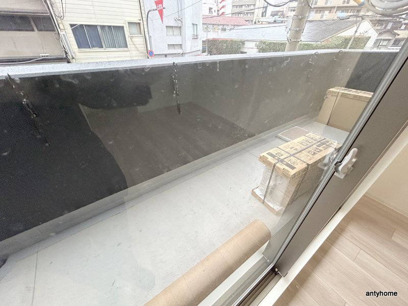 セレニテ難波ミラク参番館　仲介手数料無料のバルコニー