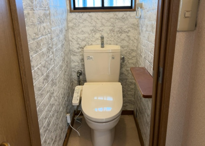 【トイレ】 | トイレは大きさや形、機能、抗菌性などが異なる多種多彩なタイプが各メーカーから出ています。それぞれに良さがあるため、事前にどういったタイプのトイレがいいのかをご家庭内で決めて、内見に行くといいでしょう。