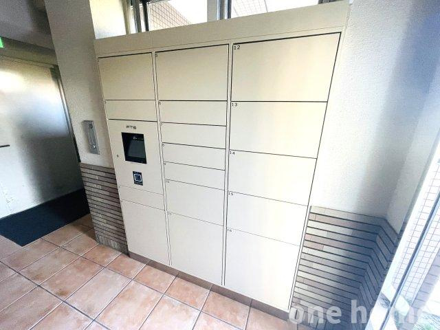 ネバーランド北大阪の設備|◆留守でも荷物の受け取りができる宅配ボックス完備です！再配達を依頼するストレスから解放されます！