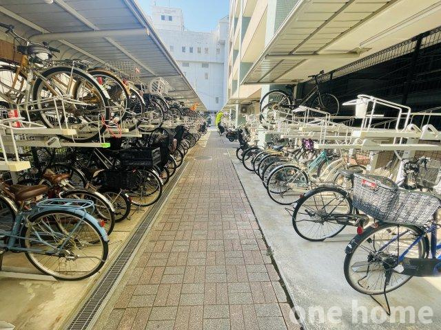 ネバーランド北大阪の駐輪場|◆駐輪場は屋根付きで自転車が雨風にさらされる心配がありません！
◆最新の空き状況など、詳細につきましてはお気軽にお問い合わせください！