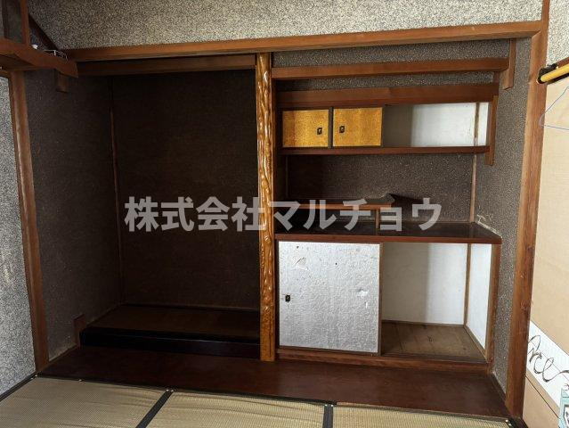 東山戸建ての内装|明るい色調の室内です