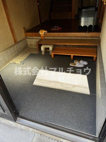 東山戸建ての玄関|ゆったりとした玄関です
