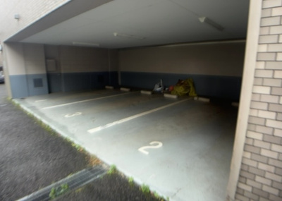 【駐車場】 | ライオンズマンション小田急相模原第６ | 駐車場と明記されていても、最小スペースでつくられた駐車場だと大型車は駐車できなかったり、出入りしにくくなったりする可能性があります。お車のサイズと購入したい物件の駐車場のサイズを現地で確認しましょう。