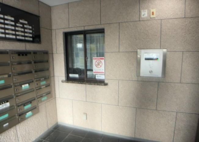 【受付】 | ライオンズマンション小田急相模原第６ | 受付はマンションコンシェルジュがいる場合もあれば、管理人が滞在する小部屋を総称して呼ぶことがあります。主にエントランスに設置されていることから、防犯面でも期待ができます。防犯設備がない場合はより安心！