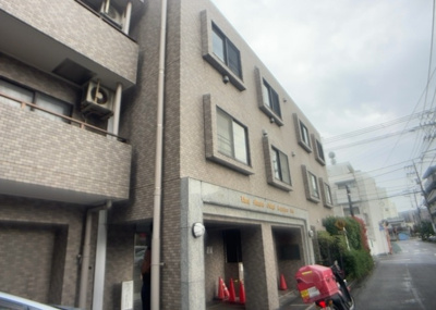 【構造・工法・仕様】 | ライオンズマンション小田急相模原第６ | ＲＣ造、Reinforced Concreteは直訳すると補強されたコンクリートです。主に柱や梁・床・壁が鉄筋とコンクリートで構成おり、鉄筋を組んだ型枠にコンクリートを流し込んで固めたものを指します。