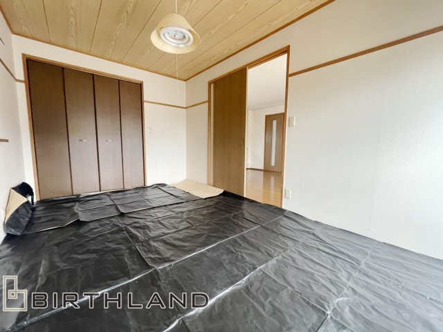 久留米五丁目　中古戸建ての和室|7.5帖の和室は大容量のWIC収納付き！