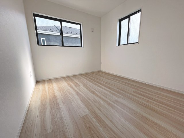 新築戸建・新築建売　郡山市富久山町8期　明健小・明健中の洋室|5.7帖の洋室は2面採光でたっぷりと日差しが入り明るいお部屋です！
