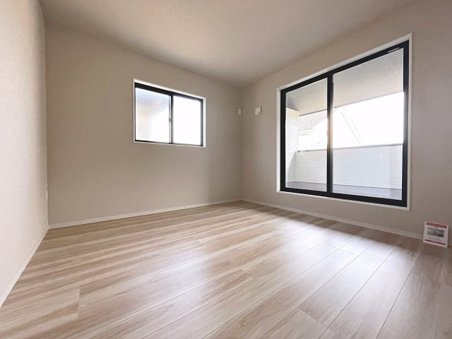 新築戸建・新築建売　郡山市富久山町8期　明健小・明健中の洋室|8.2帖の洋室はバルコニーに面しており大きな窓から日差しが入るので気持ちの良いプライベート空間です！