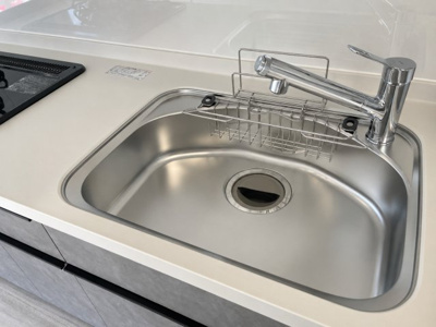 【キッチン】 | 秀栄マンション | ◆浄水器一体型なのでシンクまわりがスッキリ！ハンドシャワー付きで便利。