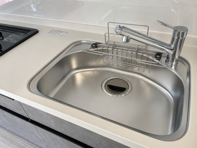 【キッチン】 | 秀栄マンション | ◆浄水器一体型なのでシンクまわりがスッキリ！ハンドシャワー付きで便利。