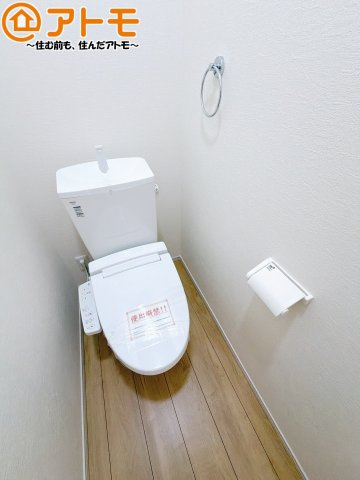 【トイレ】 | 焼津市三ケ名3期　新築戸建　全1棟 | 年代を問わず使いやすい洗浄機能付きのトイレ♪肌への負担をも減らせるのでお子様の敏感なお肌も安心！