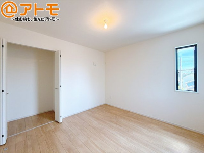 【子供部屋】 | 焼津市三ケ名3期　新築戸建　全1棟 | お子様のお友達が遊びに来た時も、子供部屋があると楽しく過ごせますね♪