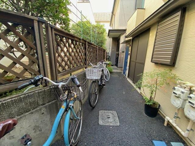 須山ハイツの駐車場