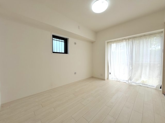 ライオンズガーデン大宮・大和田公園の子供部屋|洋室5.2帖　間取り図下の部屋
クローゼットを備えた使いやすい洋室です。子ども部屋や書斎、趣味の部屋などライフスタイルに合わせて柔軟に活用可能。全居室にエアコン設置が可能で、一年中快適に過ごせます。