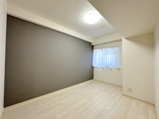 ライオンズガーデン大宮・大和田公園の洋室|洋室6.5帖　間取り図上の部屋
クローゼットを備えた使いやすい洋室です。子ども部屋や書斎、趣味の部屋などライフスタイルに合わせて柔軟に活用可能。全居室にエアコン設置が可能で、一年中快適に過ごせます。