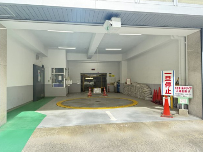 【駐車場】