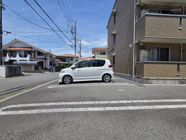 クリスタルハイム希叶の駐車場