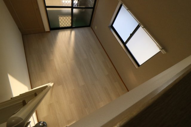メローハイム高宮の洋室|日当たり良好。最上階角部屋でロフト付。
やわらかな採光が快適な暮らしを彩ります♪
