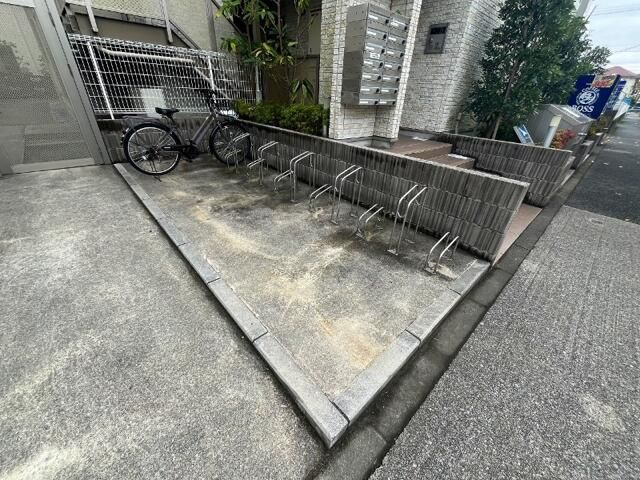クリスタル竹の塚の玄関