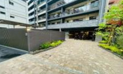 ＯＰＥＮ　ＲＥＳＩＤＥＮＣＩＡ　ＳＨＩＮＪＵＫＵ　ＴＨＡ　ＨＯＵＳＥのエントランス|エントランス