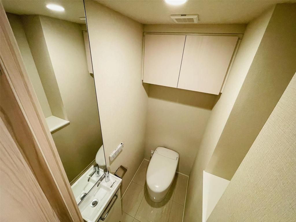ＯＰＥＮ　ＲＥＳＩＤＥＮＣＩＡ　ＳＨＩＮＪＵＫＵ　ＴＨＡ　ＨＯＵＳＥのトイレ|トイレ
