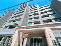 【外観】 | 東峰マンション野間大池公園☆仲介手数料無料☆ | 共用部は清掃が行き届き、非常にきれいな状態です。オートロック完備で防犯面も安心。住まう人の快適さを第一に考えた、品格のある分譲マンションです。