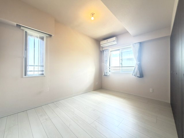 アネージュ石川セオリアの洋室